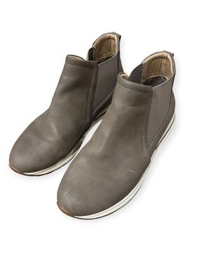 Me Too Taupe Gray Chelsea Sneaker Booties | Size 9